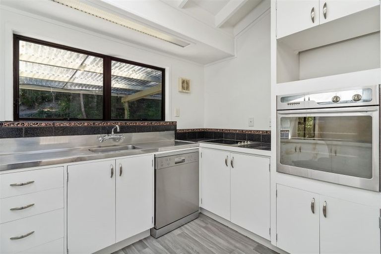 Photo of property in 1/8 Odette Road, Totara Vale, Auckland, 0629