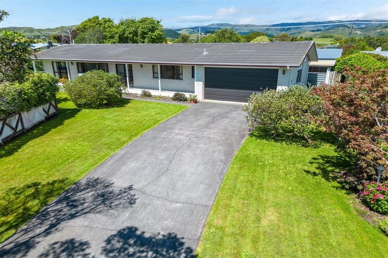Photo of property in 34 Oriwa Crescent, Otaki, 5512