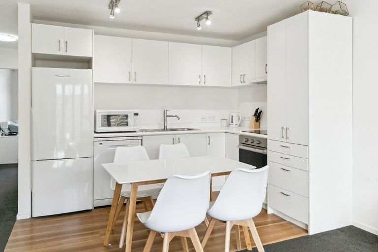 Photo of property in Pirie Street Townhouses, 4/35 Pirie Street, Mount Victoria, Wellington, 6011