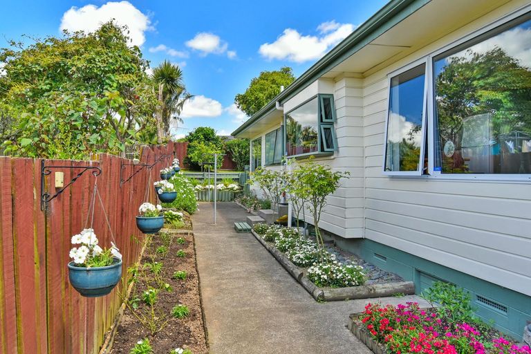 Photo of property in 11 Lakeside Drive, Pahurehure, Papakura, 2113