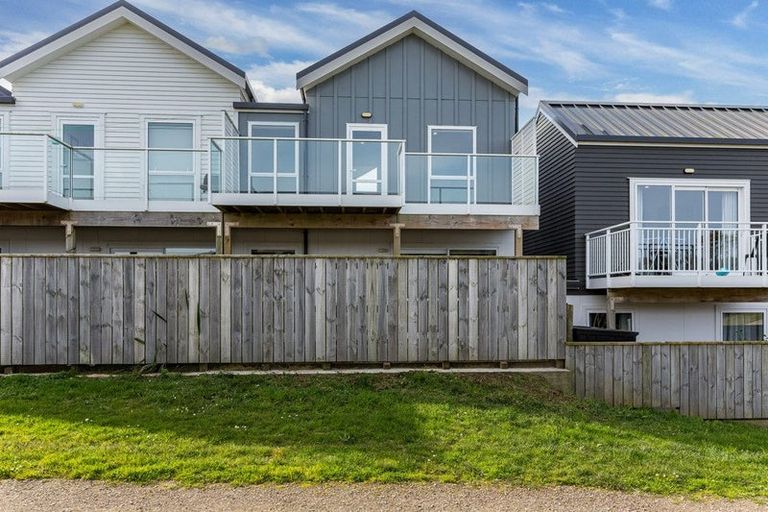 Photo of property in 3 Kopua Place, Whitby, Porirua, 5024