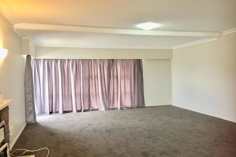 Photo of property in 4199 Great North Road, Glen Eden, Auckland, 0602