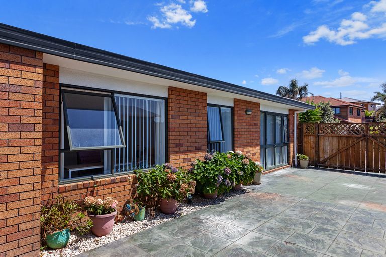 Photo of property in 1 The Glebe, Coastlands, Whakatane, 3120