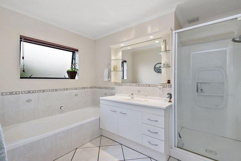 Photo of property in 16 Drumfearn Place, Rototuna, Hamilton, 3210