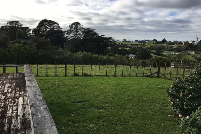 Photo of property in 34 Red Hills Road, Massey, Auckland, 0614