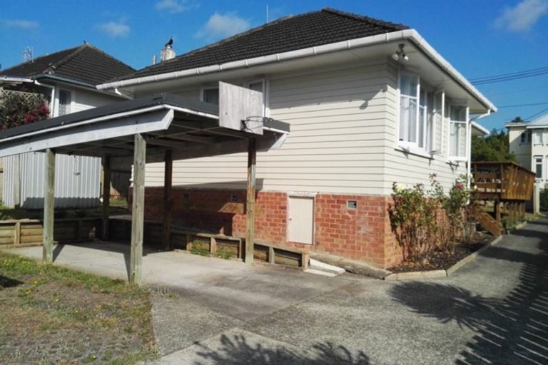 Photo of property in 14 Bedford Street, Te Atatu South, Auckland, 0610