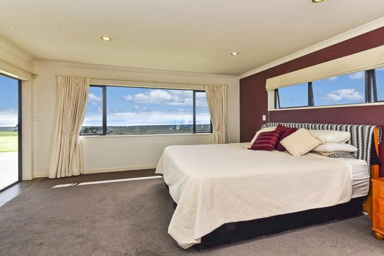 Photo of property in 1880 South Head Road, South Head, Helensville, 0874