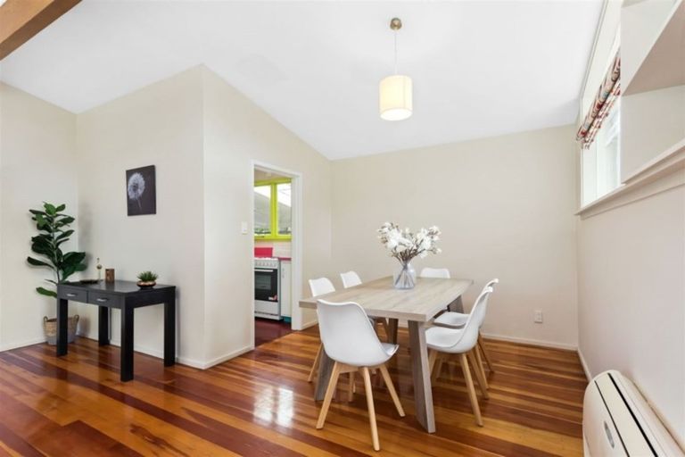 Photo of property in 11 Kingsgate Place, Burnside, Christchurch, 8053