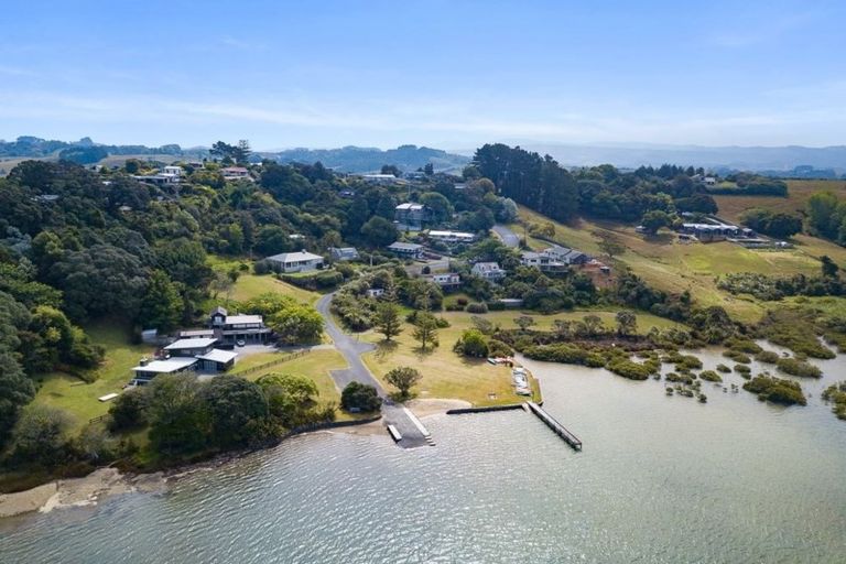 Photo of property in 10 Martin Road, Matakana, Warkworth, 0985