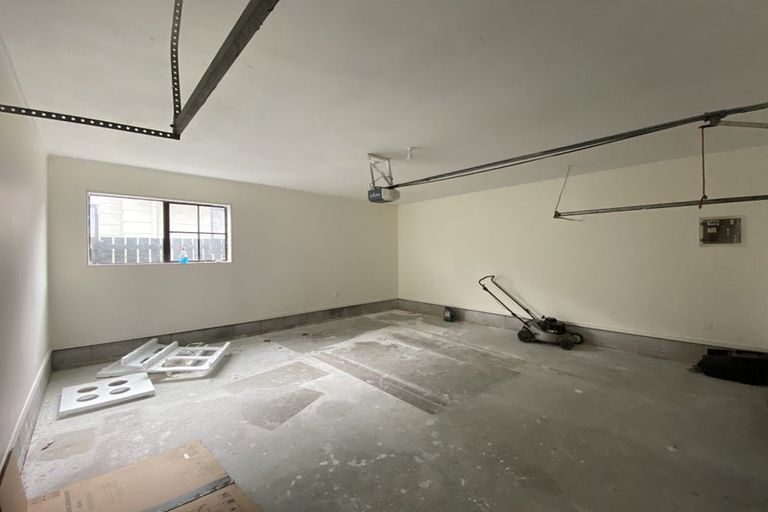 Photo of property in 18 Bosnyak Drive, Te Atatu South, Auckland, 0610