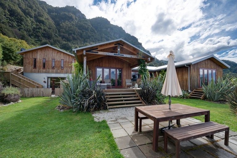 Photo of property in 41 Lookout Drive, Mount Creighton, Queenstown, 9371