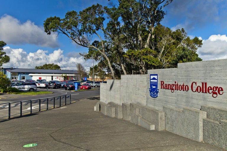 Photo of property in 5 Sunrise Avenue, Murrays Bay, Auckland, 0630