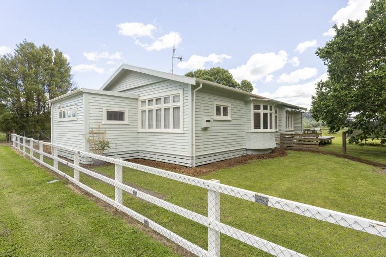 Photo of property in 32 Cambridge Street, Pahiatua, 4910