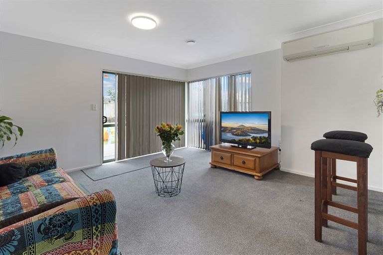 Photo of property in 25 Martin Jugum Lane, Ranui, Auckland, 0612