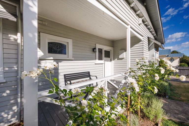 Photo of property in 8 Burns Avenue, Takaro, Palmerston North, 4412