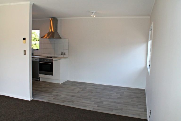 Photo of property in 1/8 Benchmark Drive, Massey, Auckland, 0614