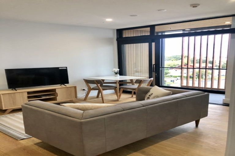 Photo of property in Frank Sargeson Apts, 504/74 Anzac Street, Takapuna, Auckland, 0622