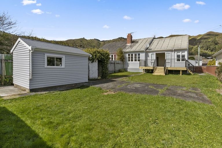 Photo of property in 15 Grierson Street, Naenae, Lower Hutt, 5011