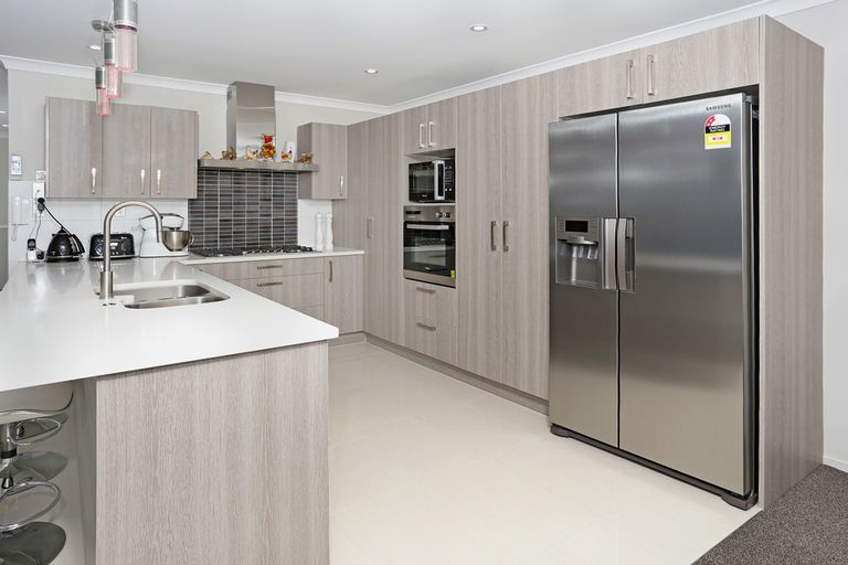 Photo of property in 16a Cedar Heights Avenue, Massey, Auckland, 0614