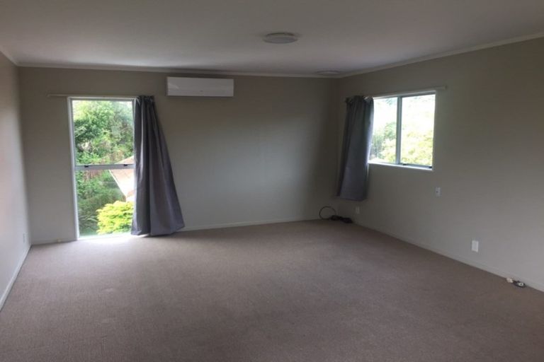 Photo of property in 13a Kingsbridge Place, Newlands, Wellington, 6037