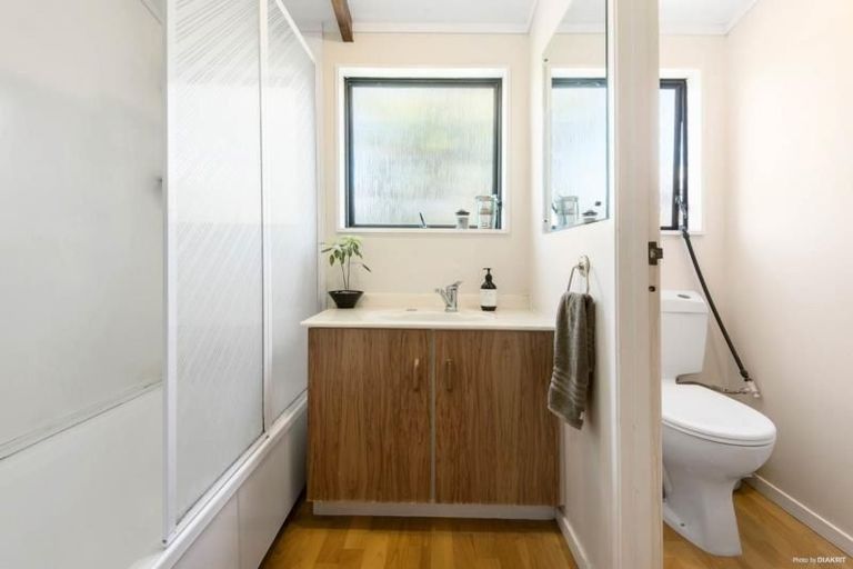 Photo of property in 5/8 West Lynn Road, Titirangi, Auckland, 0604