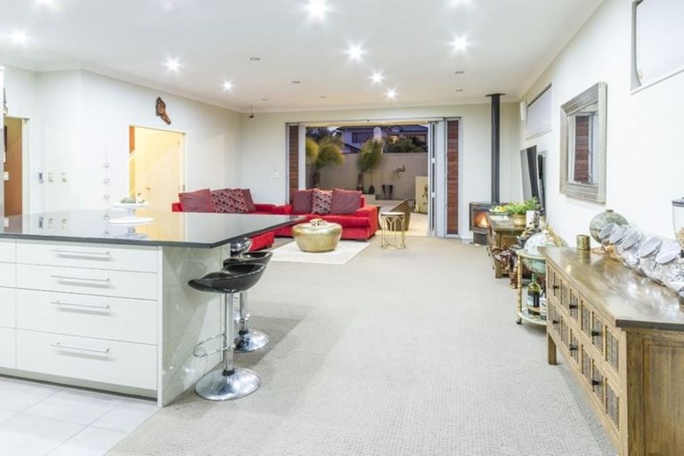 Photo of property in 11 Mistral Place, West Harbour, Auckland, 0618