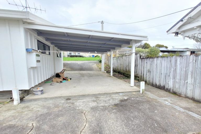 Photo of property in 1/100 Birkdale Road, Birkdale, Auckland, 0626