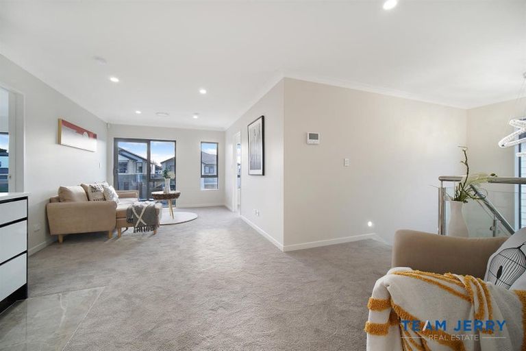 Photo of property in 21 Knockanara Drive, Flat Bush, Auckland, 2019