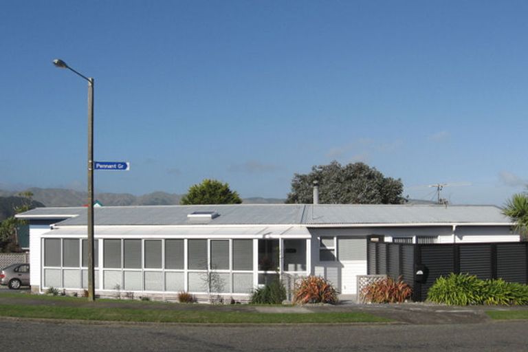 Photo of property in 1 Pennant Grove, Titahi Bay, Porirua, 5022