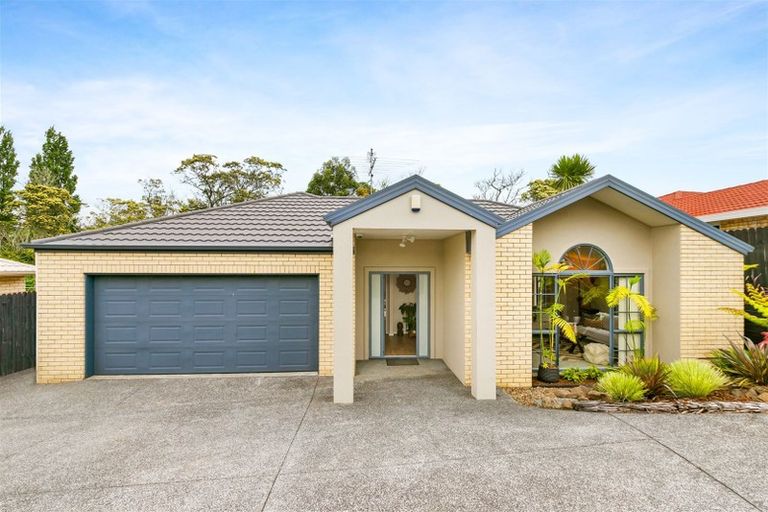 Photo of property in 13 Berkshire Terrace, Massey, Auckland, 0614