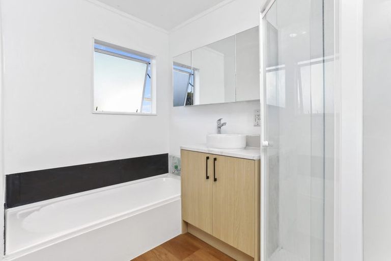 Photo of property in 51 Border Road, Henderson, Auckland, 0612