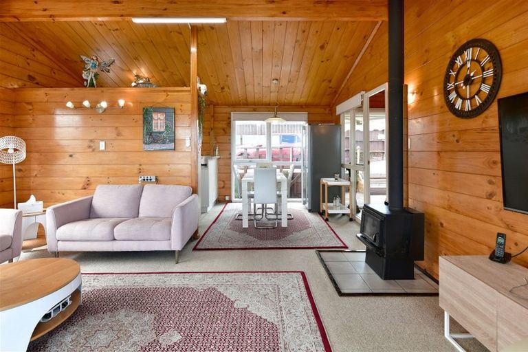 Photo of property in 60 Carlisle Road, Browns Bay, Auckland, 0630