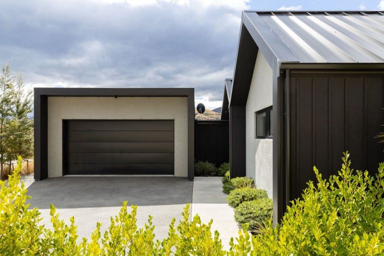 Photo of property in 52 Cunninghams Drive, Jacks Point, Queenstown, 9371