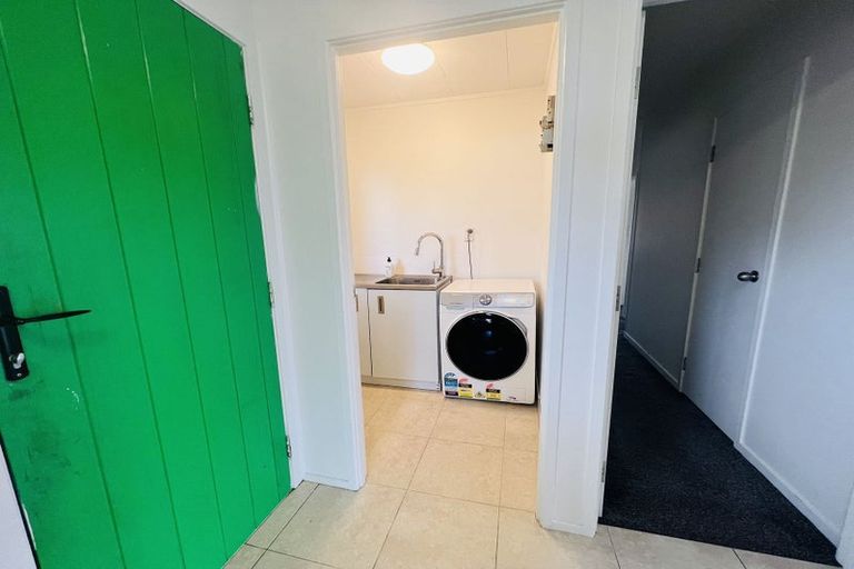 Photo of property in 391 Roscommon Road, Clendon Park, Auckland, 2103