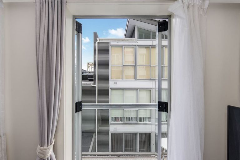 Photo of property in Terrace Heights Apartments, 5f/163 The Terrace, Wellington Central, Wellington, 6011