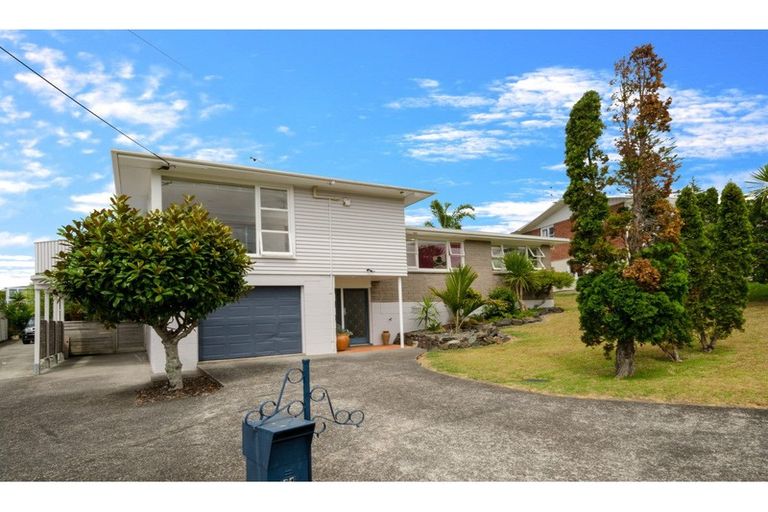 Photo of property in 11 Divich Avenue, Te Atatu South, Auckland, 0610