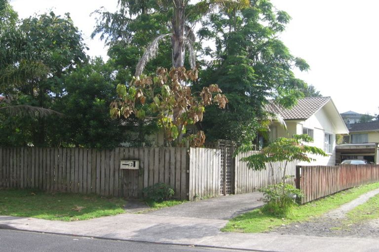 Photo of property in 13 Normanton Street, Glenfield, Auckland, 0629