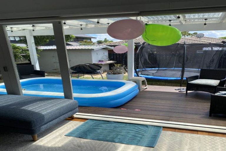 Photo of property in 1/135 Onewa Road, Northcote, Auckland, 0627