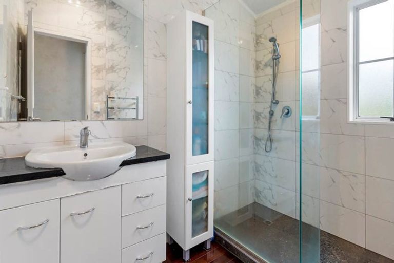 Photo of property in 13 Delisle Place, Windsor Park, Auckland, 0632