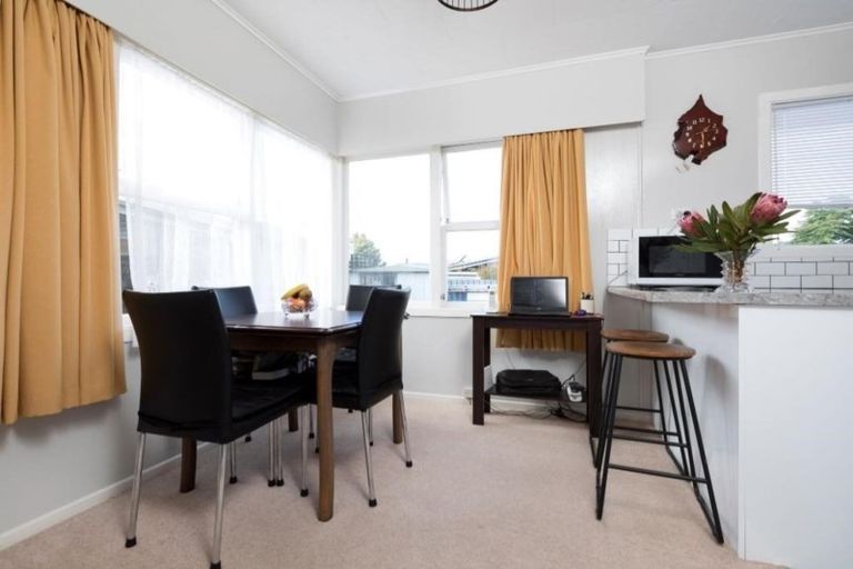 Photo of property in 11 Julian Place, Westown, New Plymouth, 4310