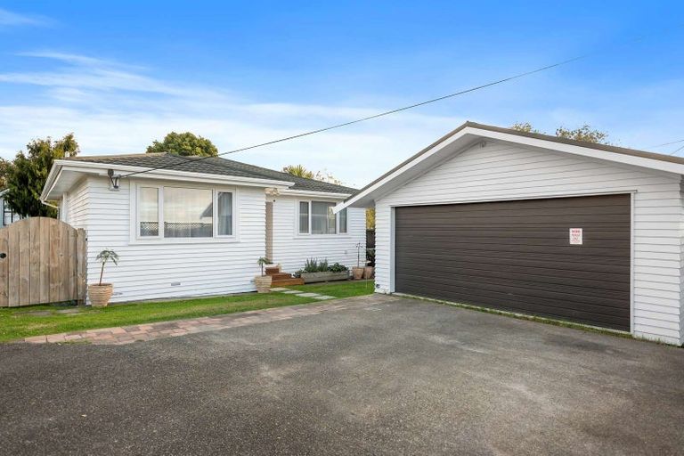 Photo of property in 1/146 Rangatira Road, Beach Haven, Auckland, 0626