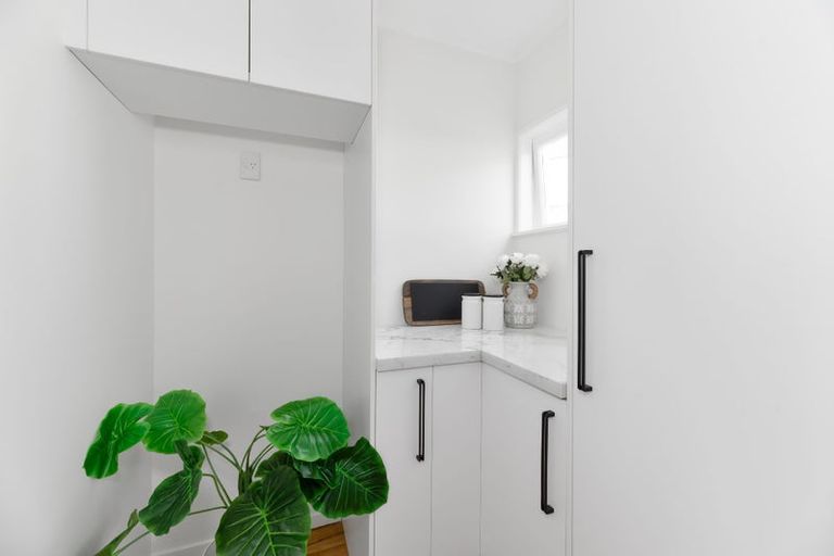 Photo of property in 8 Hauraki Crescent, Pinehill, Auckland, 0632