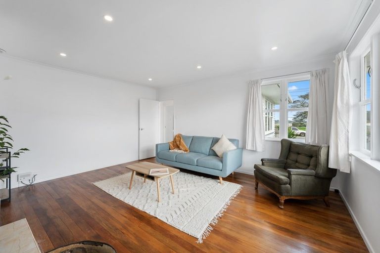 Photo of property in 50 Cowling Road, Hurdon, New Plymouth, 4310