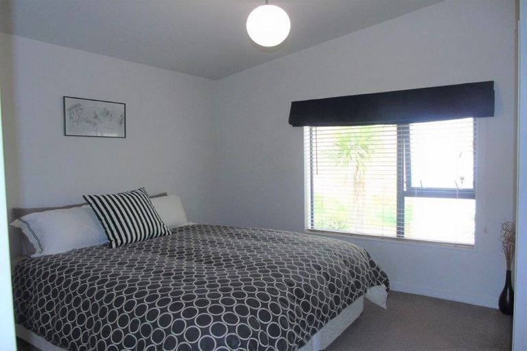 Photo of property in 7 Rarangi Way, Owhiro Bay, Wellington, 6023