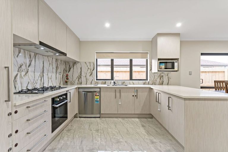 Photo of property in 12 Koroheke Road, Takanini, 2110