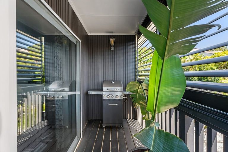 Photo of property in 2/52 Maxwelton Drive, Mairangi Bay, Auckland, 0630