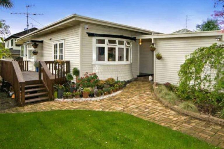 Photo of property in 13a Irirangi Road, Greenlane, Auckland, 1061