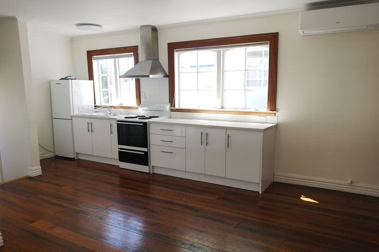 Photo of property in 132 Brougham Street, Mount Victoria, Wellington, 6011