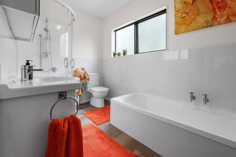 Photo of property in 96 Resolution Road, Welcome Bay, Tauranga, 3112