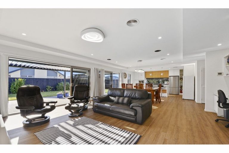 Photo of property in 16 Warhorse Gate, Halswell, Christchurch, 8025